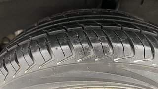 Used 2019 Renault Kwid [2015-2019] RXT Opt Petrol Manual tyres LEFT REAR TYRE TREAD VIEW
