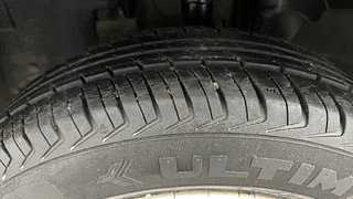 Used 2019 Renault Kwid [2015-2019] RXT Opt Petrol Manual tyres LEFT FRONT TYRE TREAD VIEW