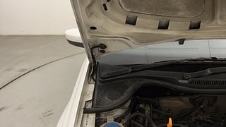 Used 2011 Volkswagen Polo [2010-2014] Comfortline 1.2L (P) Petrol Manual engine ENGINE RIGHT SIDE HINGE & APRON VIEW