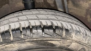 Used 2021 renault Kwid 1.0 RXT Opt Petrol Manual tyres RIGHT REAR TYRE TREAD VIEW