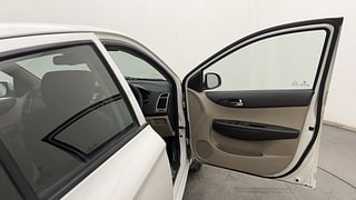 Used 2013 Hyundai i20 [2012-2014] Sportz 1.4 CRDI Diesel Manual interior RIGHT FRONT DOOR OPEN VIEW