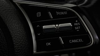Used 2022 Kia Seltos HTX G Petrol Manual top_features Cruise control