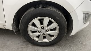 Used 2013 Hyundai i20 [2012-2014] Sportz 1.4 CRDI Diesel Manual tyres RIGHT FRONT TYRE RIM VIEW