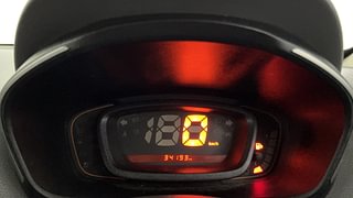 Used 2019 Renault Kwid [2015-2019] RXT Opt Petrol Manual interior CLUSTERMETER VIEW