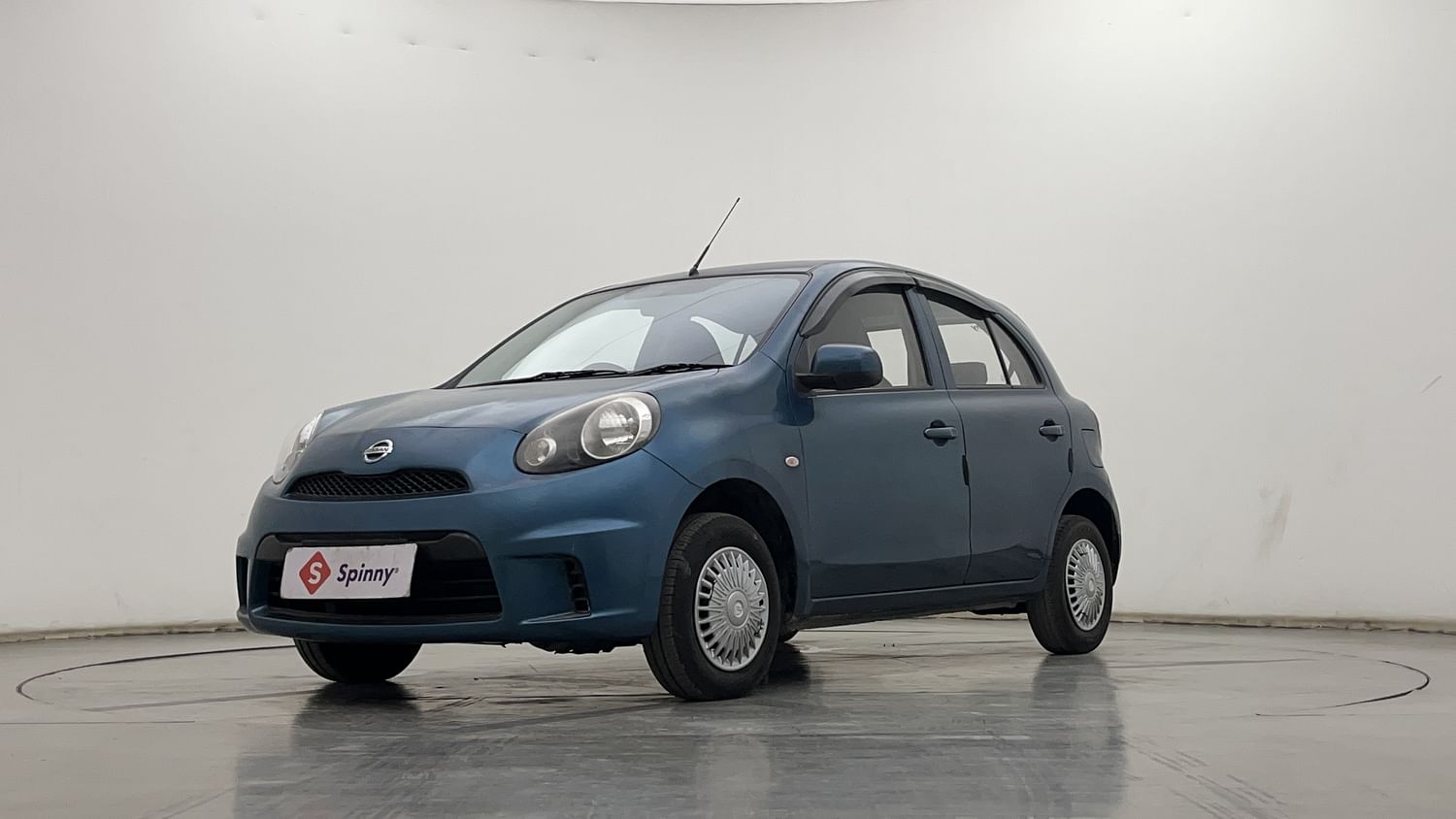 LEFT FRONT CORNER VIEW