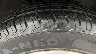 Used 2019 Renault Kwid [2015-2019] RXT Opt Petrol Manual tyres RIGHT FRONT TYRE TREAD VIEW
