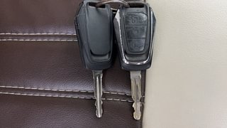 Used 2016 Mahindra KUV100 [2015-2017] K6 6 STR Petrol Manual extra CAR KEY VIEW