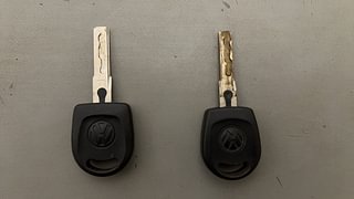Used 2011 Volkswagen Polo [2010-2014] Comfortline 1.2L (P) Petrol Manual extra CAR KEY VIEW