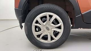 Used 2016 Mahindra KUV100 [2015-2017] K6 6 STR Petrol Manual tyres RIGHT REAR TYRE RIM VIEW