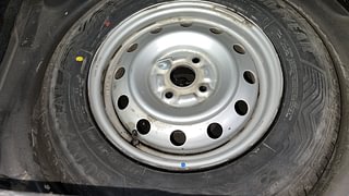 Used 2010 Maruti Suzuki Swift [2007-2011] LXi Petrol Manual tyres SPARE TYRE VIEW