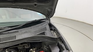 Used 2010 Maruti Suzuki Swift [2007-2011] LXi Petrol Manual engine ENGINE LEFT SIDE HINGE & APRON VIEW