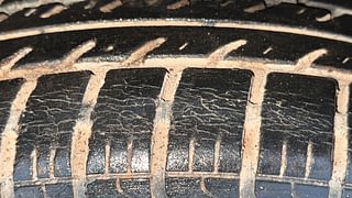 Used 2010 Maruti Suzuki Swift [2007-2011] LXi Petrol Manual tyres RIGHT FRONT TYRE TREAD VIEW