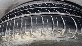 Used 2014 Maruti Suzuki Ertiga [2012-2015] VXI CNG (outside fitted) Petrol+cng Manual tyres RIGHT FRONT TYRE TREAD VIEW