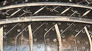 Used 2010 Maruti Suzuki Swift [2007-2011] LXi Petrol Manual tyres RIGHT REAR TYRE TREAD VIEW