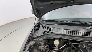 Used 2010 Maruti Suzuki Swift [2007-2011] LXi Petrol Manual engine ENGINE RIGHT SIDE HINGE & APRON VIEW