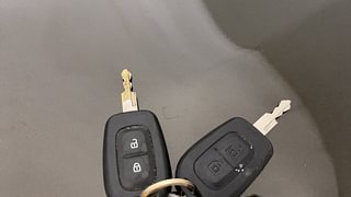 Used 2019 Renault Kwid [2017-2019] RXT 1.0 SCE Special (O) Petrol Manual extra CAR KEY VIEW