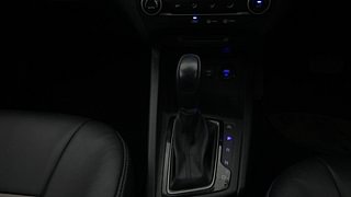 Used 2018 Hyundai Elite i20 [2018-2020] Asta CVT Petrol Automatic interior GEAR  KNOB VIEW