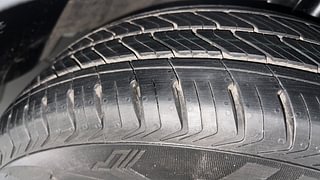 Used 2014 volkswagen Vento 1.6L Comfortline Petrol Petrol Manual tyres RIGHT FRONT TYRE TREAD VIEW