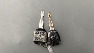 Used 2010 Maruti Suzuki Swift [2007-2011] LXi Petrol Manual extra CAR KEY VIEW