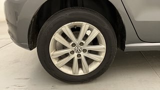 Used 2014 Volkswagen Polo [2010-2014] Highline1.2L (P) Petrol Manual tyres RIGHT REAR TYRE RIM VIEW