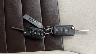Used 2014 volkswagen Vento 1.6L Comfortline Petrol Petrol Manual extra CAR KEY VIEW