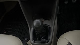 Used 2014 volkswagen Vento 1.6L Comfortline Petrol Petrol Manual interior GEAR  KNOB VIEW