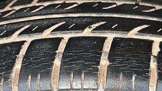 Used 2010 Maruti Suzuki Swift [2007-2011] LXi Petrol Manual tyres LEFT FRONT TYRE TREAD VIEW