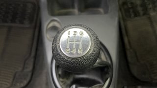 Used 2010 Maruti Suzuki Swift [2007-2011] LXi Petrol Manual interior GEAR  KNOB VIEW
