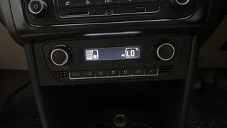 Used 2014 Volkswagen Polo [2010-2014] Highline1.2L (P) Petrol Manual top_features Automatic climate control