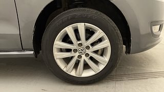 Used 2014 Volkswagen Polo [2010-2014] Highline1.2L (P) Petrol Manual tyres RIGHT FRONT TYRE RIM VIEW