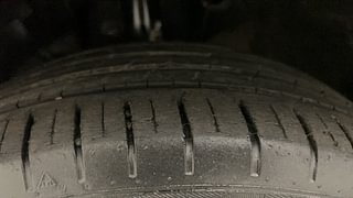 Used 2018 Maruti Suzuki Baleno [2015-2019] Zeta AT Petrol Petrol Automatic tyres LEFT FRONT TYRE TREAD VIEW