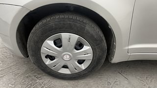 Used 2011 Maruti Suzuki Swift [2007-2011] VXi Petrol Manual tyres LEFT FRONT TYRE RIM VIEW