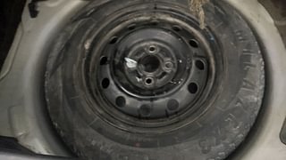 Used 2011 Maruti Suzuki Swift [2007-2011] VXi Petrol Manual tyres SPARE TYRE VIEW