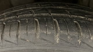 Used 2021 renault Kwid 1.0 RXT Opt Petrol Manual tyres RIGHT FRONT TYRE TREAD VIEW