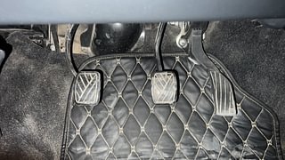 Used 2011 Maruti Suzuki Swift [2007-2011] VXi Petrol Manual interior PEDALS VIEW