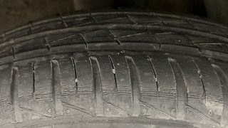 Used 2021 renault Kwid 1.0 RXT Opt Petrol Manual tyres RIGHT REAR TYRE TREAD VIEW