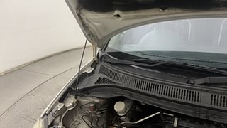 Used 2011 Maruti Suzuki Swift [2007-2011] VXi Petrol Manual engine ENGINE RIGHT SIDE HINGE & APRON VIEW
