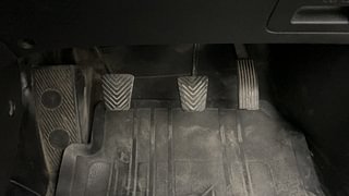 Used 2015 Hyundai Elite i20 [2014-2018] Asta 1.2 Petrol Manual interior PEDALS VIEW