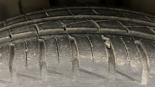 Used 2021 renault Kwid 1.0 RXT Opt Petrol Manual tyres LEFT FRONT TYRE TREAD VIEW