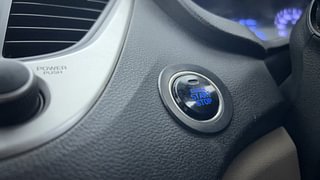 Used 2019 Hyundai Verna [2017-2020] 1.6 VTVT SX (O) AT Petrol Automatic top_features Keyless start
