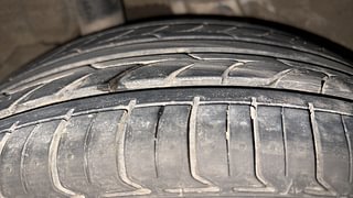 Used 2019 Hyundai Verna [2017-2020] 1.6 VTVT SX (O) AT Petrol Automatic tyres RIGHT REAR TYRE TREAD VIEW