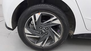 Used 2021 Hyundai New i20 Asta 1.0 Turbo IMT Petrol Manual tyres RIGHT REAR TYRE RIM VIEW