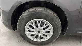 Used 2016 Maruti Suzuki Swift [2011-2017] VXi Petrol Manual tyres LEFT FRONT TYRE RIM VIEW