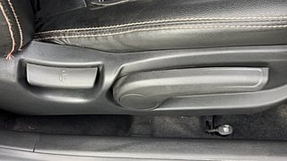 Used 2015 Hyundai Elite i20 [2014-2018] Sportz 1.2 Petrol Manual top_features Driver height adjustable seat