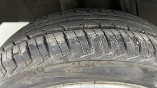 Used 2016 Renault Kwid [2015-2019] 1.0 RXT AMT Petrol Automatic tyres RIGHT REAR TYRE TREAD VIEW