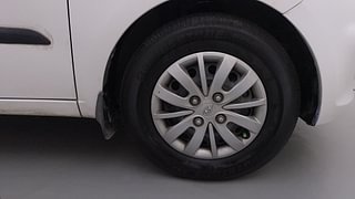 Used 2015 hyundai i10 Sportz 1.1 Petrol Petrol Manual tyres RIGHT FRONT TYRE RIM VIEW