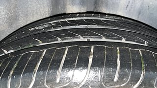 Used 2015 Volkswagen Polo [2015-2019] Highline1.2L (P) Petrol Manual tyres RIGHT REAR TYRE TREAD VIEW