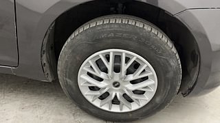 Used 2016 Maruti Suzuki Swift [2011-2017] VXi Petrol Manual tyres RIGHT FRONT TYRE RIM VIEW