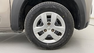 Used 2016 Renault Kwid [2015-2019] 1.0 RXT AMT Petrol Automatic tyres RIGHT FRONT TYRE RIM VIEW