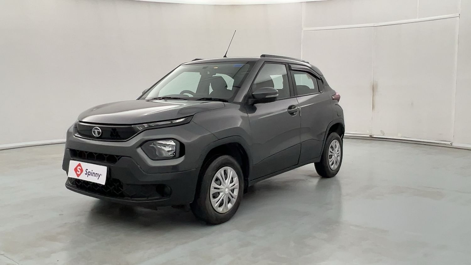 LEFT FRONT CORNER VIEW